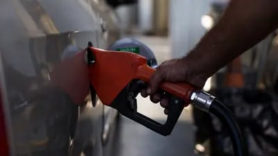 Precios de los combustibles continúan subiendo a escala internacional