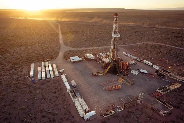Instalación para la extracción de shale gas en la región conocida como Vaca Muerta, en Argentina