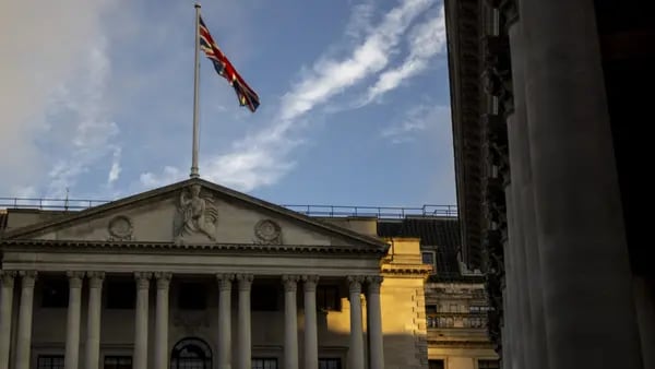 Banco de Inglaterra mantiene tasas sin cambios por primera vez en casi dos añosdfd