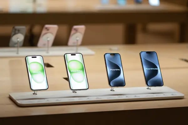 Los envíos del iPhone de Apple caen un 10% ante el auge de sus rivales Android