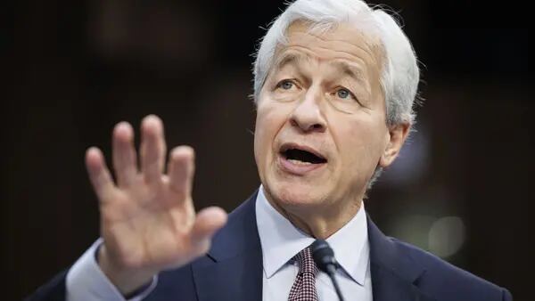 Dimon, do JPMorgan, diz que acabaria com as criptomoedas se tivesse cargo públicodfd