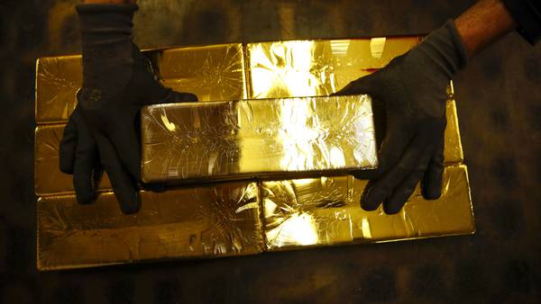 Oro continúa al alza, supera los US$2.000 y se encamina a un récorddfd