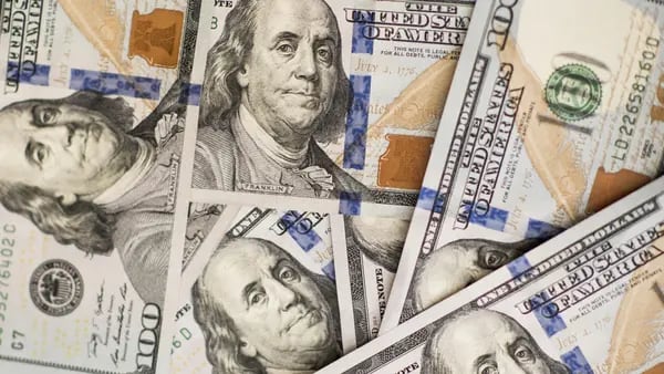 Fondos de cobertura se lanzan de lleno hacia el dólar por primera vez en un añodfd