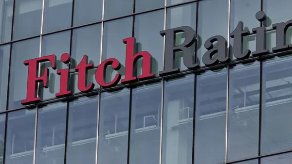 Empresas chilenas: Fitch advierte por niveles de endeudamiento y liquidezdfd
