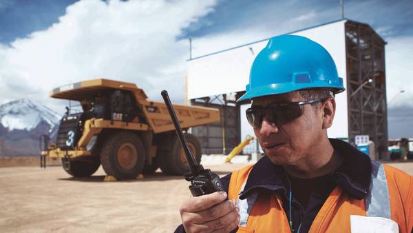 Desaceleración económica detiene aumento de impuestos en Perú a empresas minerasdfd