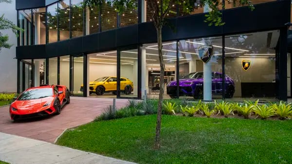 CEO da Lamborghini conta como busca novas gerações para seus carros de milhõesdfd