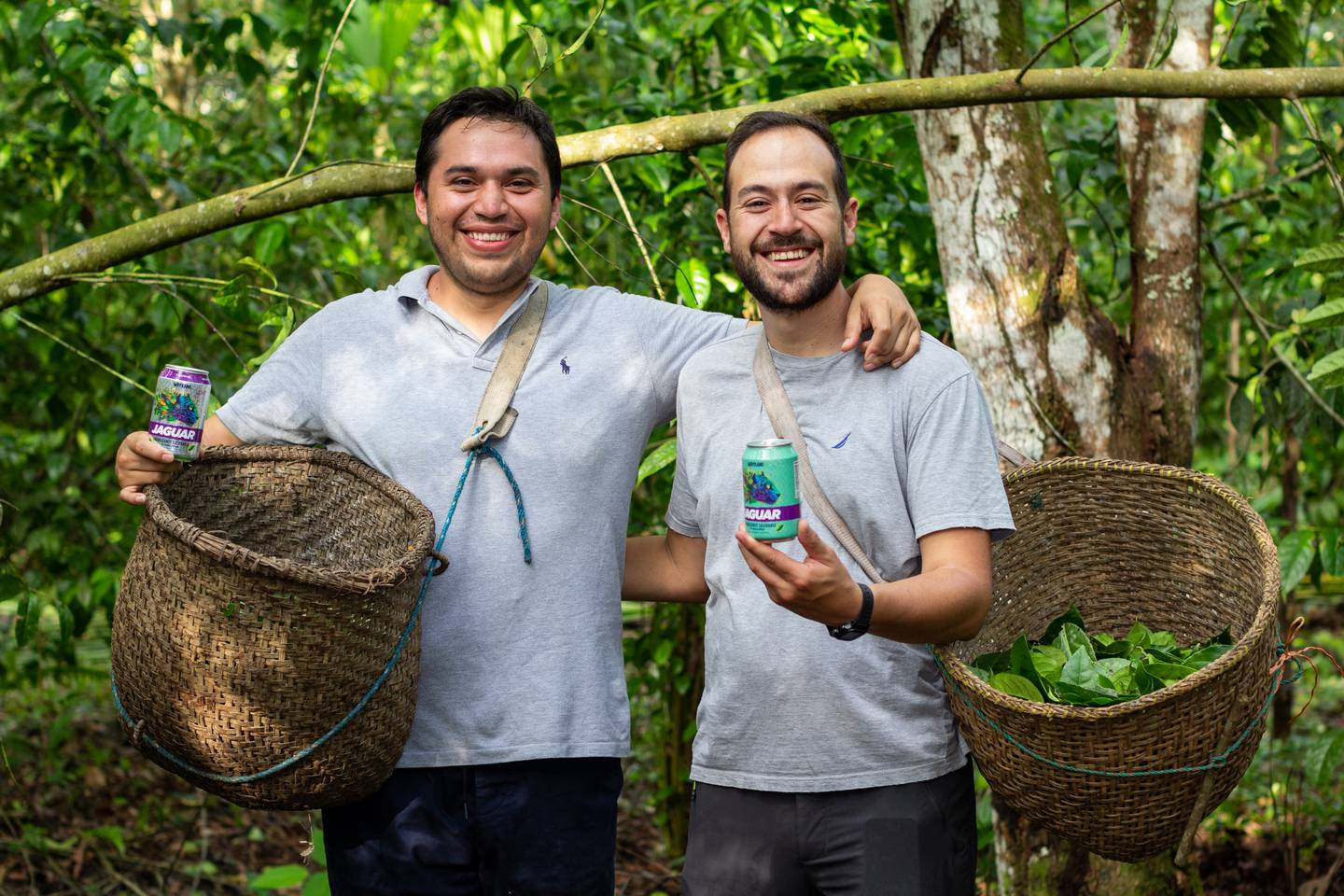 Demetrio Santander y Juan David Gómez comenzaron a viajar al Amazonas en 2015 para conocer de cerca la hoja de guayusa. Ambos son los fundadores de Waykana. Foto: Waykana