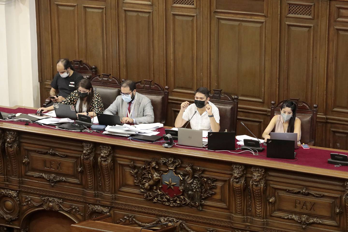 Desconfianza en los constituyentes (55%) y desacuerdo general con las propuestas aprobadas (40%), son algunas de las razones por las que los chilenos rechazarían el plebiscito de salida del 4 de septiembre.