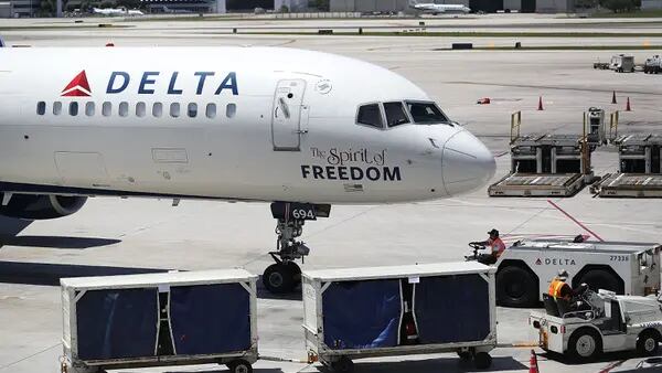 Os funcionários da Delta Air Lines enfrentarão uma sobretaxa de US$ 200 mensais se não forem vacinados contra a Covid-19. Fonte: Bloomberg