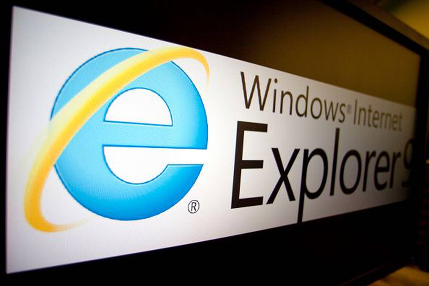 El logo de Internet Explorer 9 de Microsoft Corp. se muestra en el monitor de un ordenador en Washington, D.C., EE.UU. Fotógrafo: Andrew Harrer/Bloomberg