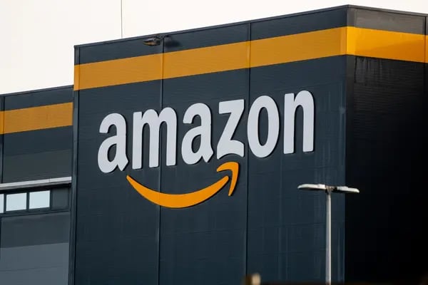 Qué aprender de Amazon que se endeudó con tasas altas y superó la crisis del .com
