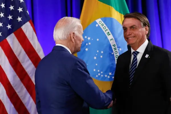 Bolsonaro e Biden em encontro entre os dois presidentes em agenda paralela à Cúpula das Américas