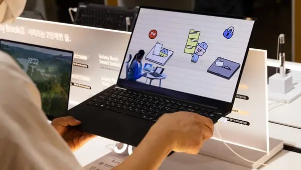 Desplome de los envíos de computadores amenaza a las acciones tecnológicasdfd