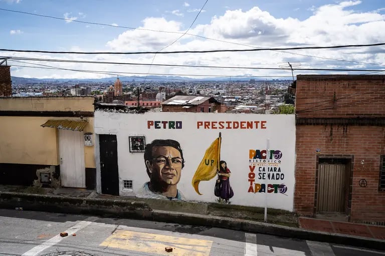 Un mural callejero de apoyo al presidente electo Petro en Bogotá.Fotógrafo: Nathalia Angarita/Bloombergdfd