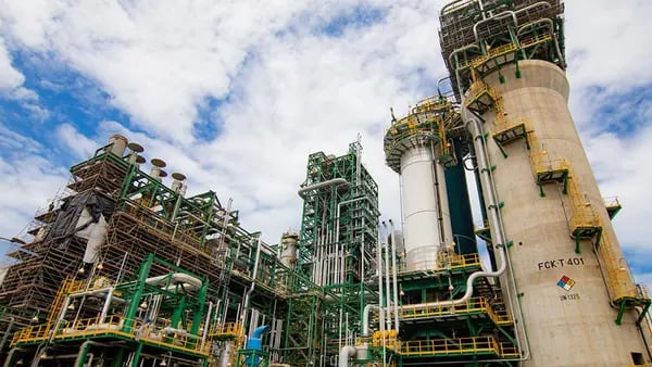 Contraloría alerta a Petroperú sobre riesgo de mayores costos en refinería de Talaradfd