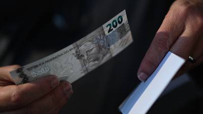 Mini-rali faz dólar ceder de R$ 5,16 para R$ 4,73: entenda as razõesdfd