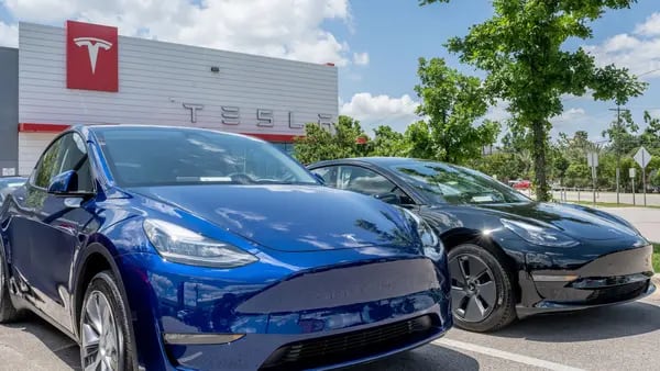 El nuevo CFO de Tesla ahora tiene dos trabajos y muchas incógnitasdfd