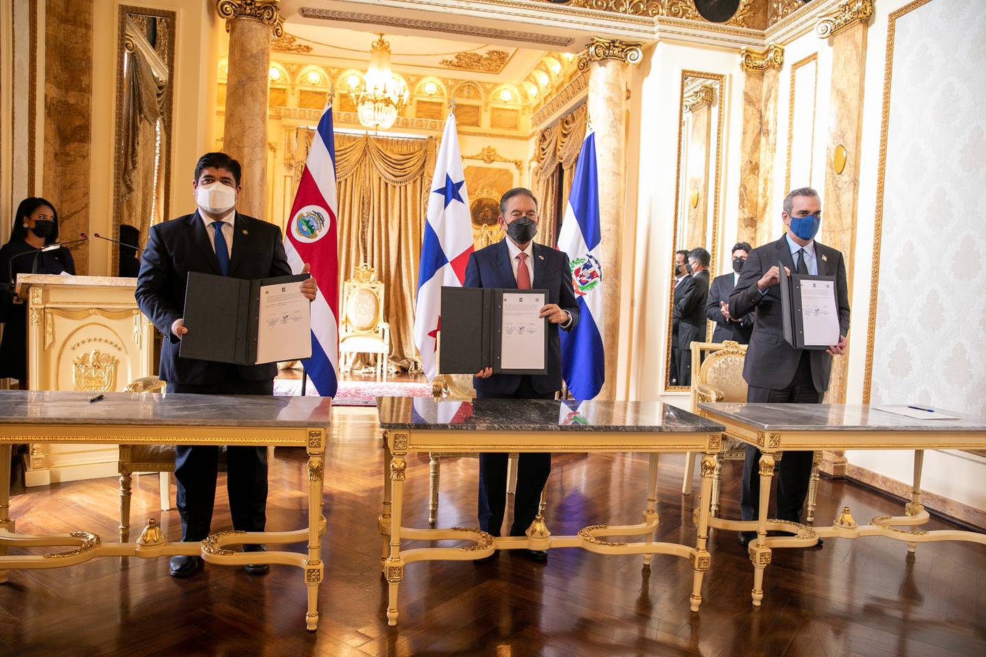 Presidentes de Costa Rica, Panamá y República Dominicana durante la firma de la alianza.