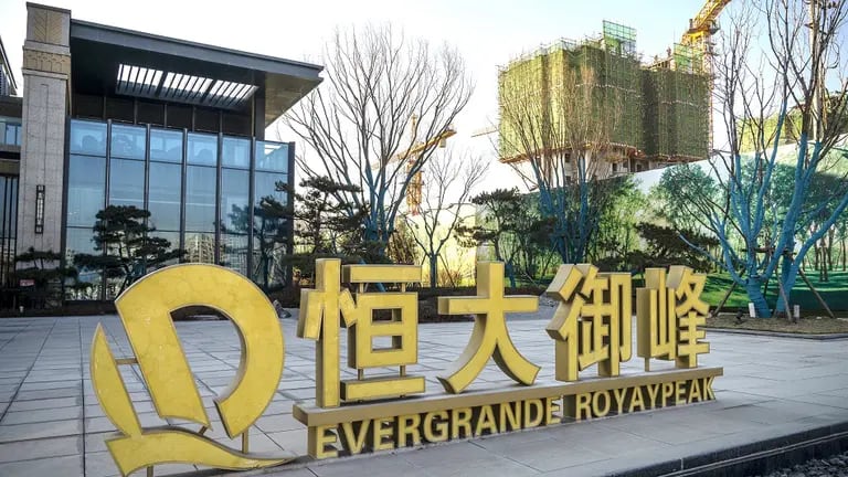 Evergrande, el desarrollador inmobiliario más endeudado del mundo, recibió una orden de liquidación de un tribunal de Hong Kong. dfd