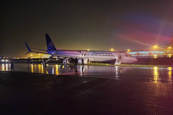 Avión de Copa Airlines sale de la pista al aterrizar en Panamádfd