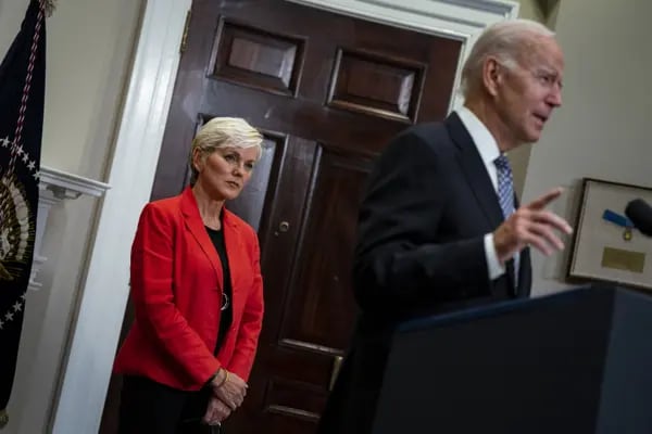 Jennifer Granholm y el presidente Joe Biden el 31 de octubre.