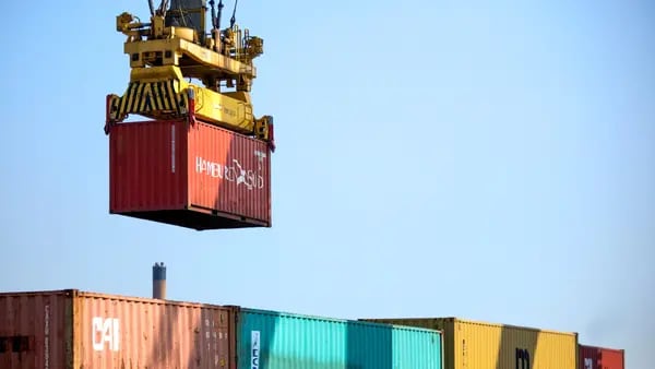 El comercio mundial lucha por recuperarse de la caída de 2023, según la OMCdfd