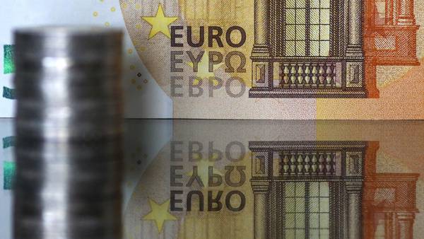 El euro cae a un mínimo de 20 años y se acerca a la paridad con el dólardfd