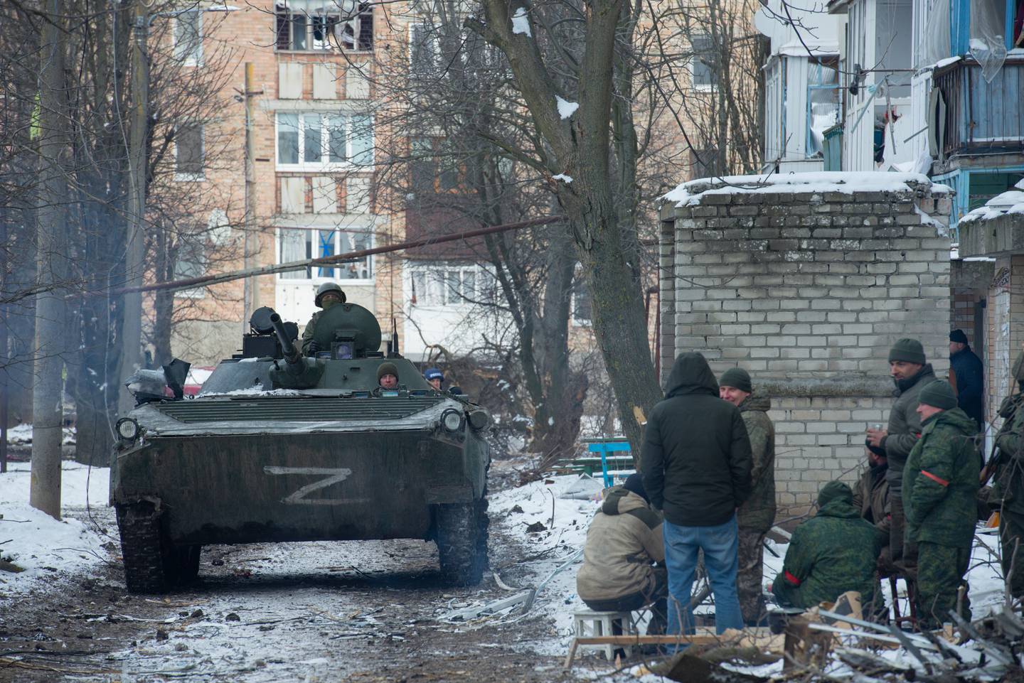 Tropas patrullan en Donetsk, Ucrania, controlado por Rusia, el 11 de marzo. Fuente: Agencia Anadolu/Getty Images