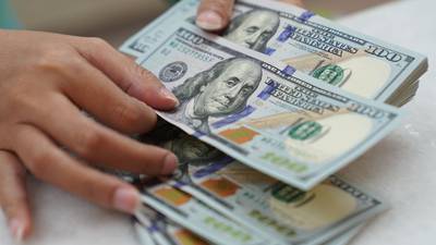 Bancos argentinos prestan apenas dos de cada diez dólares que recibendfd