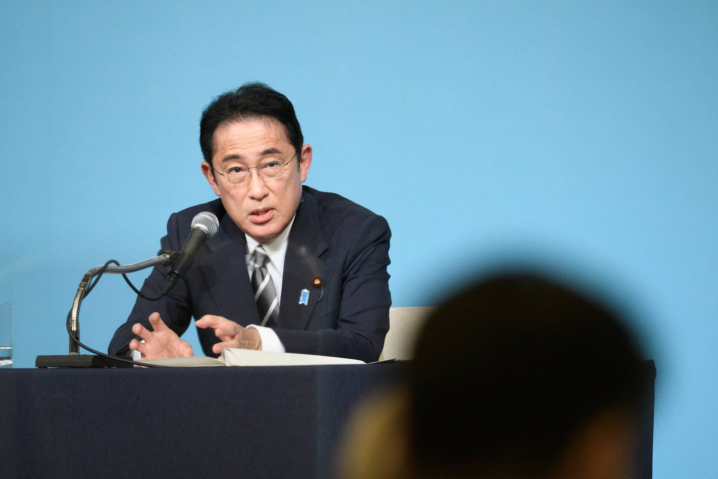 Fumio Kishida, primer ministro de Japón y presidente del Partido Liberal Democrático (PLD), habla durante un acto preelectoral del Reiwa Rincho en Tokio, Japón, el domingo 19 de junio de 2022. Fotógrafo: Akio Kon/Bloomberg