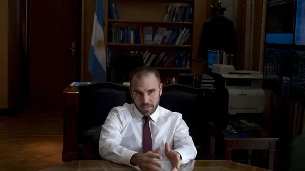 Bonos CER Argentina: el mercado pide al Gobierno orden fiscal para evitar un defaultdfd