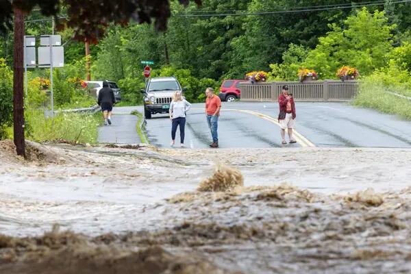 Enchente que atingiu áreas do estado de Vermont, perto da Costa Leste dos EUA, em julho, quando choveu em horas o esperado para meses (Foto: Scott Eisen/Getty Images North America)