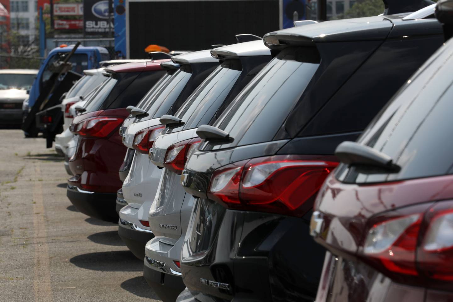 Los vendedores de autos consideran que esta medida atenta contra su sector, así como a la seguridad debido a las condiciones de los vehículos irregulares que entran al país.