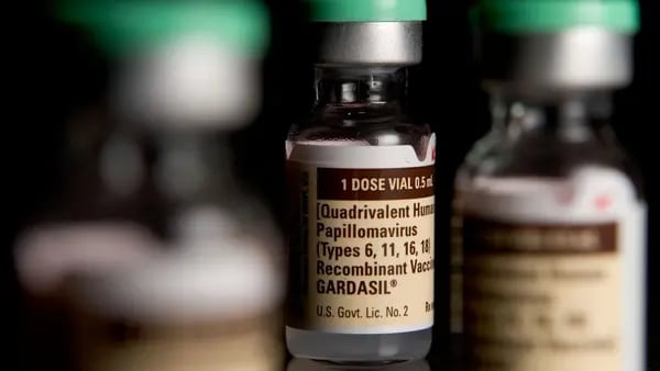OMS: Dose única de vacina protege contra câncer do colo do úterodfd