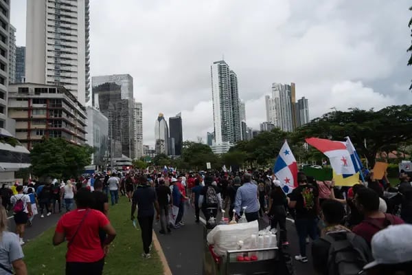 Manifestantes bloquean una carretera durante una protesta contra First Quantum Minerals Ltd. en Ciudad de Panamá, Panamá, el miércoles 25 de octubre de 2023. Fotógrafo: Walter Hurtado/Bloomberg