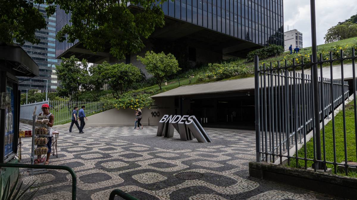 Brazil’s BNDES to Double Lending Capacity to Attract Companies, Investorsdfd