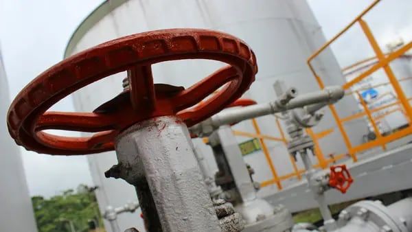 Ecuador deja de producir 40% de su petróleo y para su oleoducto por protestasdfd