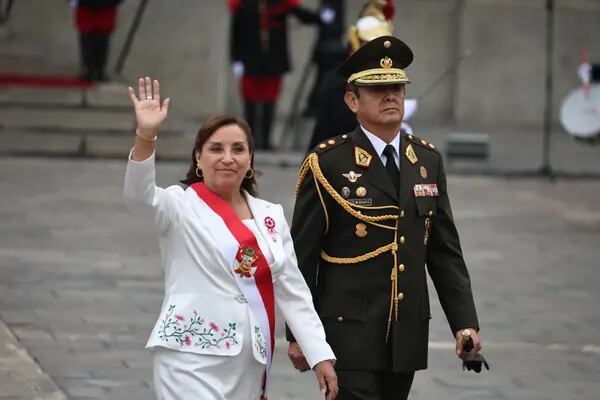 O Congresso do Peru rejeitou dois pedidos de impeachment contra a Dina Boluarte nesta quinta-feira (4)