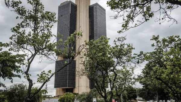 Brazil Central Bank Says 12.75% Rate Enough to Tame Inflationdfd
