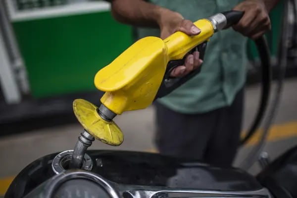La subida de los combustibles se convirtió en protagonista del enfrentamiento Lula-Bolsonaro