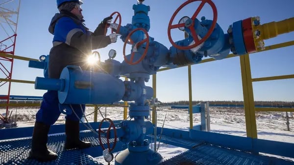 Ucrania dice que Rusia paga en “moneda fuerte” por tránsito de gas naturaldfd