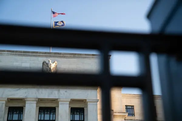 El edificio Marriner S. Eccles de la Reserva Federal detrás de una valla en Washington, D.C., EE.UU., el martes 18 de agosto de 2020.