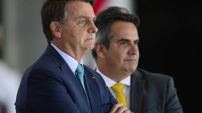 Governo vai propor Bolsa Família de R$ 400, diz CNN Brasildfd