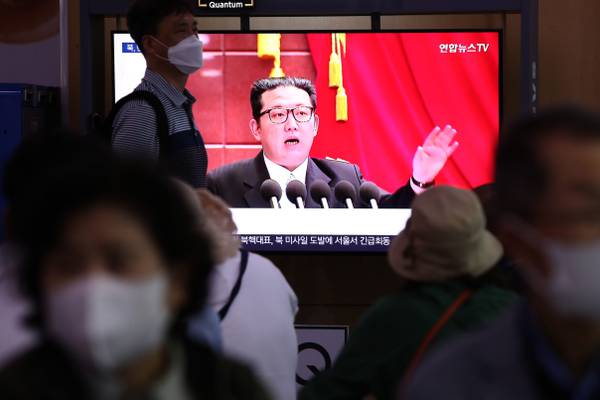 Kim Jong Un amenaza con usar armas nucleares tras arribo de portaaviones de EE.UU.dfd