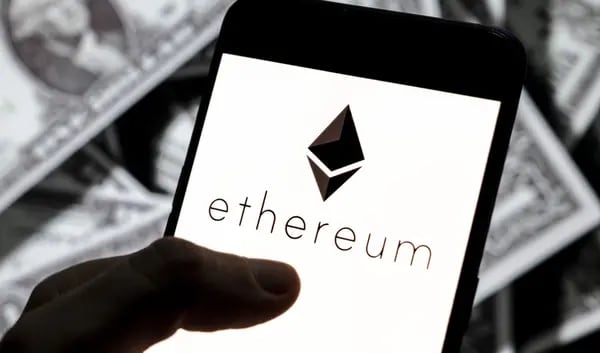 El logo de Ethereum en un teléfono celular
