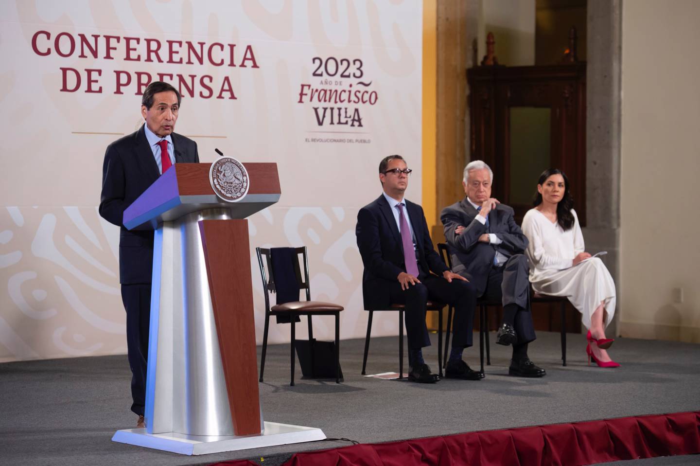 Mexico's Finance Minister Rogelio Ramírez de la O, during a press conference in Mexico City on Wednesday, April 19. Seated, from left, are deputy finance minister Gabriel Yorio; CFE chief executive Manuel Bartlett, and presidential spokesperson Elizabeth García Vilchis. (Courtest: Mexico's Presidential Office)