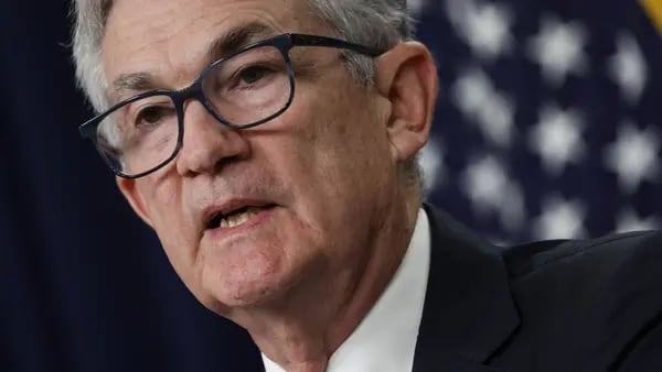 Fed se prepara para reducir subida de tasas a medida que se desacelera la inflacióndfd