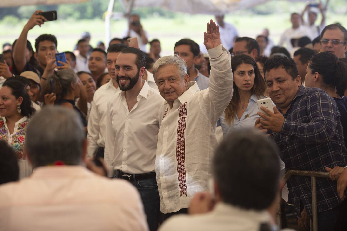 Nayib Bukele, presidente de El Salvador, y Andrés Manuel López Obrador, presidente de México, sostuvieron su primer encuentro oficial en 2019, en Tapachula, Chiapas. Foto: Alejandro Cegarra/Bloomberg