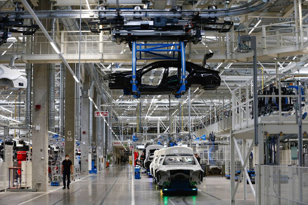 Mercedes e Rivian collaborano per sviluppare camion elettrici e risparmiare sui costi