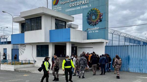 Ecuador: motín en cárcel de Cotopaxi sigue activo por segundo díadfd